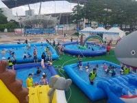 수원월드컵경기장 무료 어린이수영장, 방학맞은 어린이들에 인기