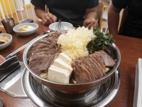 [금요미식회] 한우 육수를 우려낸 평양 냉면에 어복쟁반 등 소고기 요리 가득…수원 만석공원의 맛집 <옥반정>