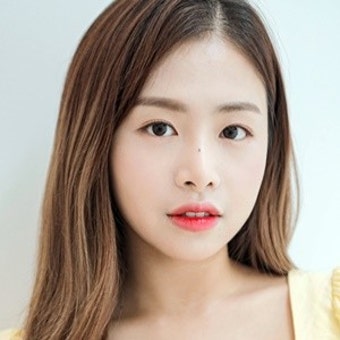 에이프릴 김채원, '안녕 말판씨'로 연극 무대 데뷔