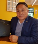 학업 중단 40년 만에 고교 졸업부터 박사학위 까지 만학 꿈 이뤄