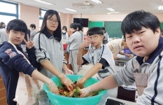 남양주 호평중 뜨거운 이웃사랑…8년째 소외계층에 깍두기 나눔
