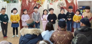 의왕 지구촌 어린이집, 대형 가마솥에 팥죽 끓여 지역 어르신에 대접 훈훈