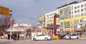 대낮 안양 도심서 차량이 인도 돌진…행인 세명 크게 다쳐