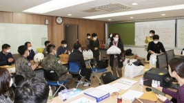 의왕시의회, 공방대표와 함께 해외 입국자 검체 채취 정부합동지원단 격려