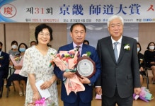 이춘원 시흥교육청 교수학습지원과장, 경기일보 사도대상 나눔상 상금 100만원 월드비전에 기부
