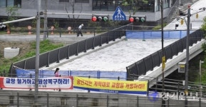 용인 성복천 교량 놓고 아파트간 대립…철거후 원상복구vs정상개통