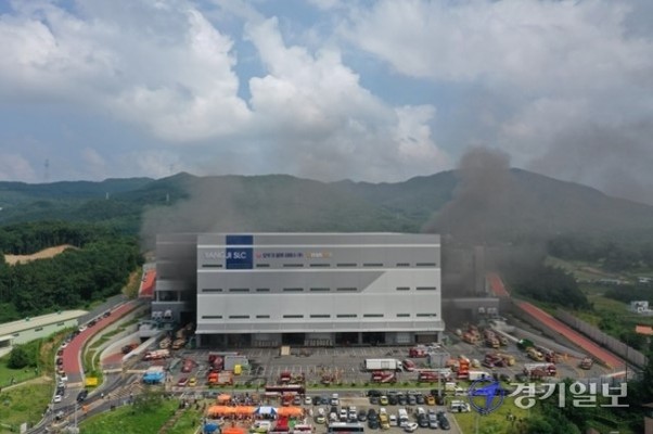 [경기포토] 용인 양지 SLC물류센터 화재 현장 전경 | 포토뉴스