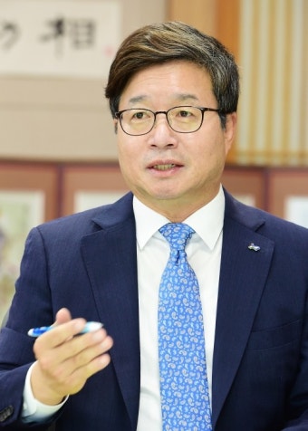 [민주당 경기·인천 최고위원 후보 릴레이 인터뷰] 염태영 수원시장