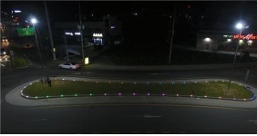 강화군 땅콩회전교차로에 무지개 경관조명 설치...주민 호응
