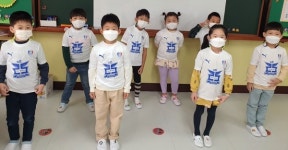 K리그 수원 삼성, 지역 초교 입학생에 티셔츠 선물