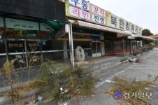 국도 위 흉물 폐업 휴게소… 수년째 방치