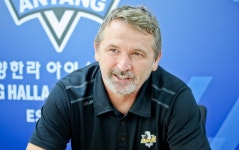아이스하키 명가 안양 한라 이끄는 패트릭 마르티넥 감독