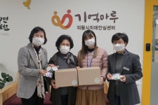 의왕시 아름채봉사단, 마스크 목걸이 200개 제작 치매안심센터 전달