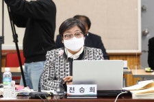 [속보] 수원 연무초교 화단서도 석면 발견