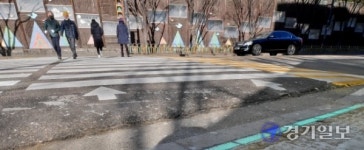 [포토뉴스] 안심횡단보도에 설치된 LED 바닥신호등