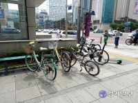 부천 7호선 시청역 4번 출구…불법 주차 자전거로 시민 불편
