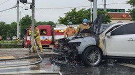 화성 융건릉사거리 운행하던 SUV 차량서 불
