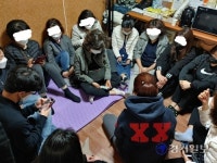 부천종합운동장 선별진료소 비좁은 휴게실…휴식시간이라도 편히 쉬고파