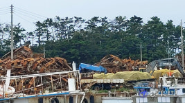 [속보] 인천 옹진군, 연평도 어구더미 새 물양장 이동…문제 해결 미봉책