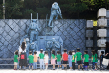 인천상륙작전기념관 찾은 유치원생들 [포토뉴스]