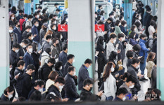 위드 코로나 첫날 부평역 출근길 [포토뉴스]