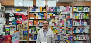 성남시 공공심야약국 1호 조재웅 약사 늦은 시간에도 많은 사람들이 도움받기를