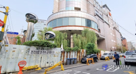 인천 부평 도심 속 엡스201 건물 21년째 방치, 주변 쓰레기·불법주차 등 상권 악화