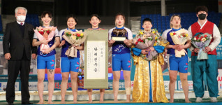 안산시청, 설날 모래판 여자부 단체전 평정…매화급 이아란도 정상