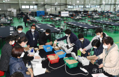 권선구 개표소 장비점검 및 교육 [포토뉴스]