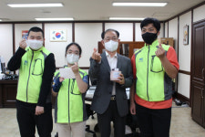 안성 한길학교 평택지청에 청렴 다육이 전달
