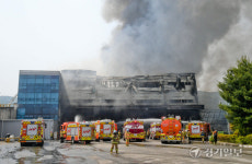 이천 골프의류 물류센터에 큰 불 [포토뉴스]