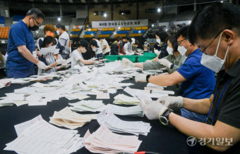 제8회 전국동시지방선거 개표 한창 [포토뉴스]