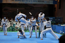이승우·이지현, 경희대총장기 태권도 남녀 종합격파 패권