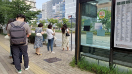 [현장, 그곳&] 새벽부터 서울行 ‘만석’ 무정차 일쑤... 지옥의 출근길