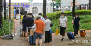 안양 범계평화공원 임시검사소 시민행렬 [포토뉴스]