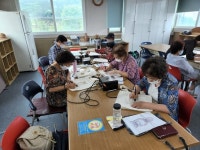 [PHOTO경기] 기억을 새겨 넣듯 그리는 인두화 꽃, 우드버닝