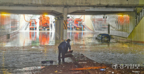 수원 화서역 화산지하차도 침수 [포토뉴스]