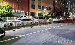 [현장 그곳&] 인천 공영주차장 ‘텅텅’ 주변도로 ‘빼곡’… 불법주차 심각
