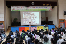 수원 영동초, 독서의 계절 맞아 ‘작가와의 만남’ 행사