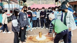 [꿈꾸는 경기교육] “직접 모낸 벼 수확...우리 쌀의 소중함 깨달아요”