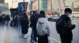 [현장, 그곳&] 버스 3대는 기본… 무정차 통과에 ‘출퇴근 전쟁’