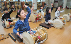 덩더덕~쿵덕~전통 장단에 흥이 절로