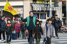 안민석, 오산 초교앞서 교통지도 봉사