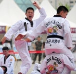 6.25  기념식서 격파시범 보이는 육군 제3군사령부 태권도 시범단