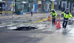 GS25 산호베스티움 | 창원 도로에 1m 싱크홀 발생 상수도관 파열
