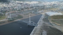 마산해양신도시에 축구장 15개 크기 꽃밭 조성