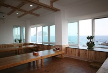 [마음을 치는 시(詩) 16] “고된 날에는 사람 냄새에 구토가 일어”