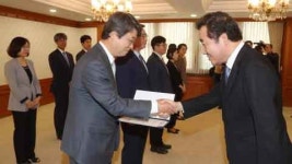 신고리 공론화위원장에 노동법 전문가 김지형 전 대법관