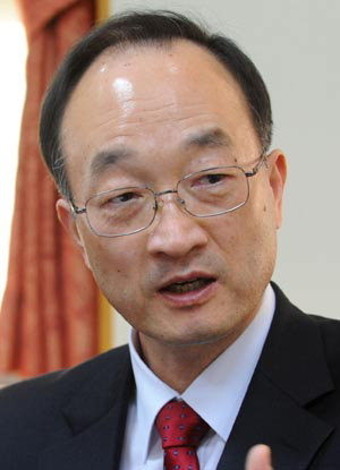 부산대,  총장 직선제 폐지 거부