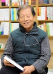 부경대에 300만 원 기부, 구내서점 운영 김상규 씨